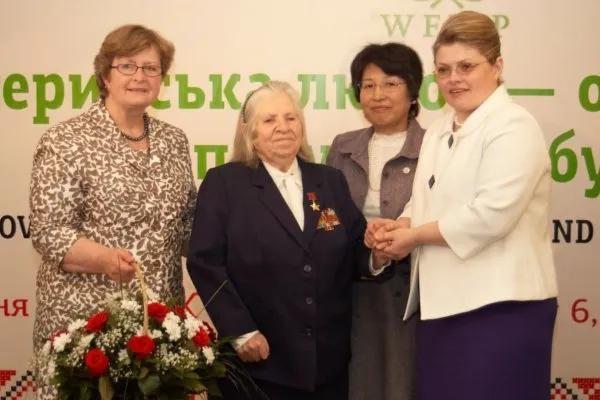 МАТЕРИНСЬКА ЛЮБОВ — ОСНОВА ІСТОРІЇ ТА ЗАПОРУКА МАЙБУТНЬОГО 2010 Р.