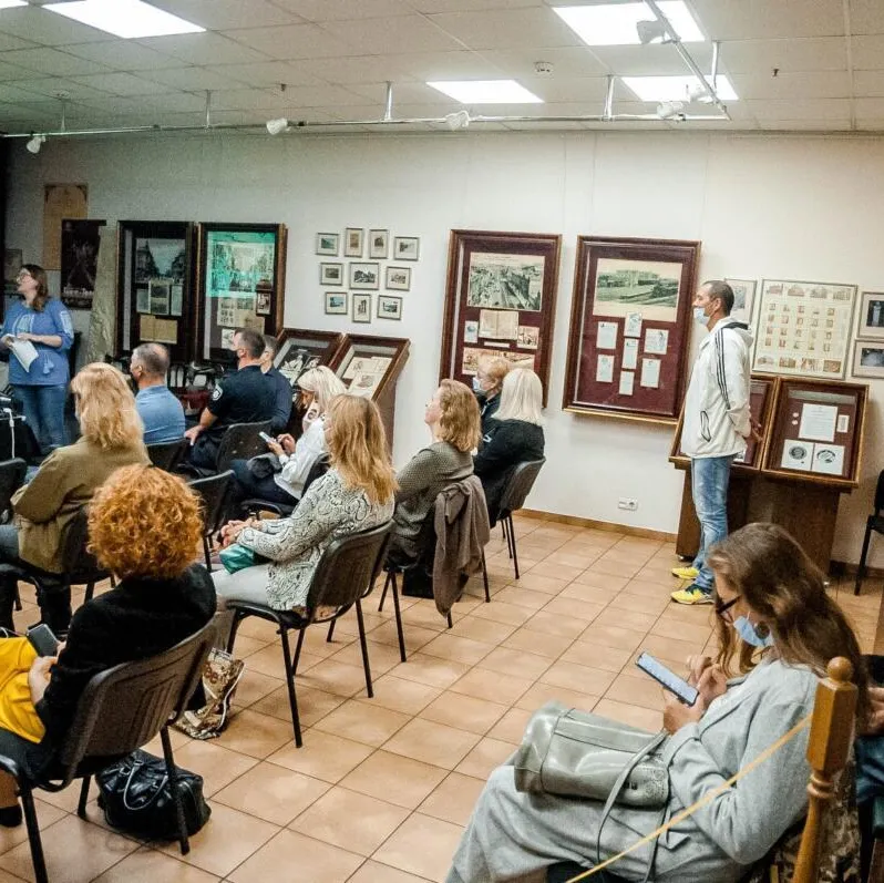 ВИСТАВКА “МИСТЕЦТВО КРІЗЬ МУРИ”