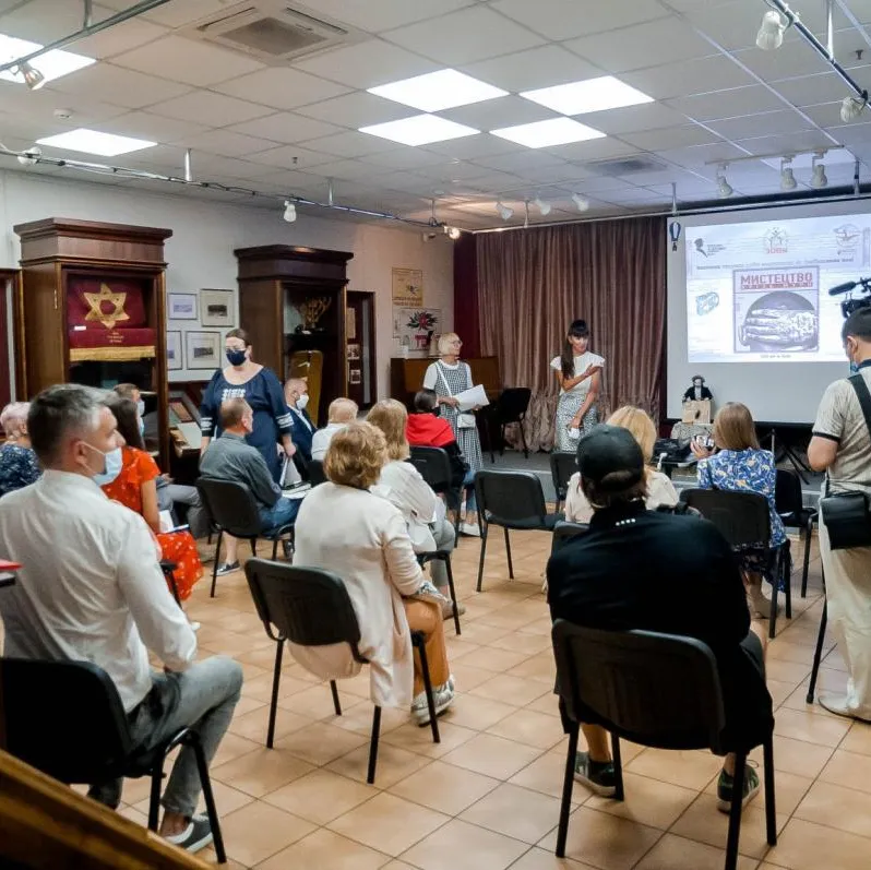 ВІДКРИТТЯ ВИСТАВКИ ТВОРЧИХ РОБІТ В’ЯЗНІВ “МИСТЕЦТВО КРІЗЬ МУРИ”