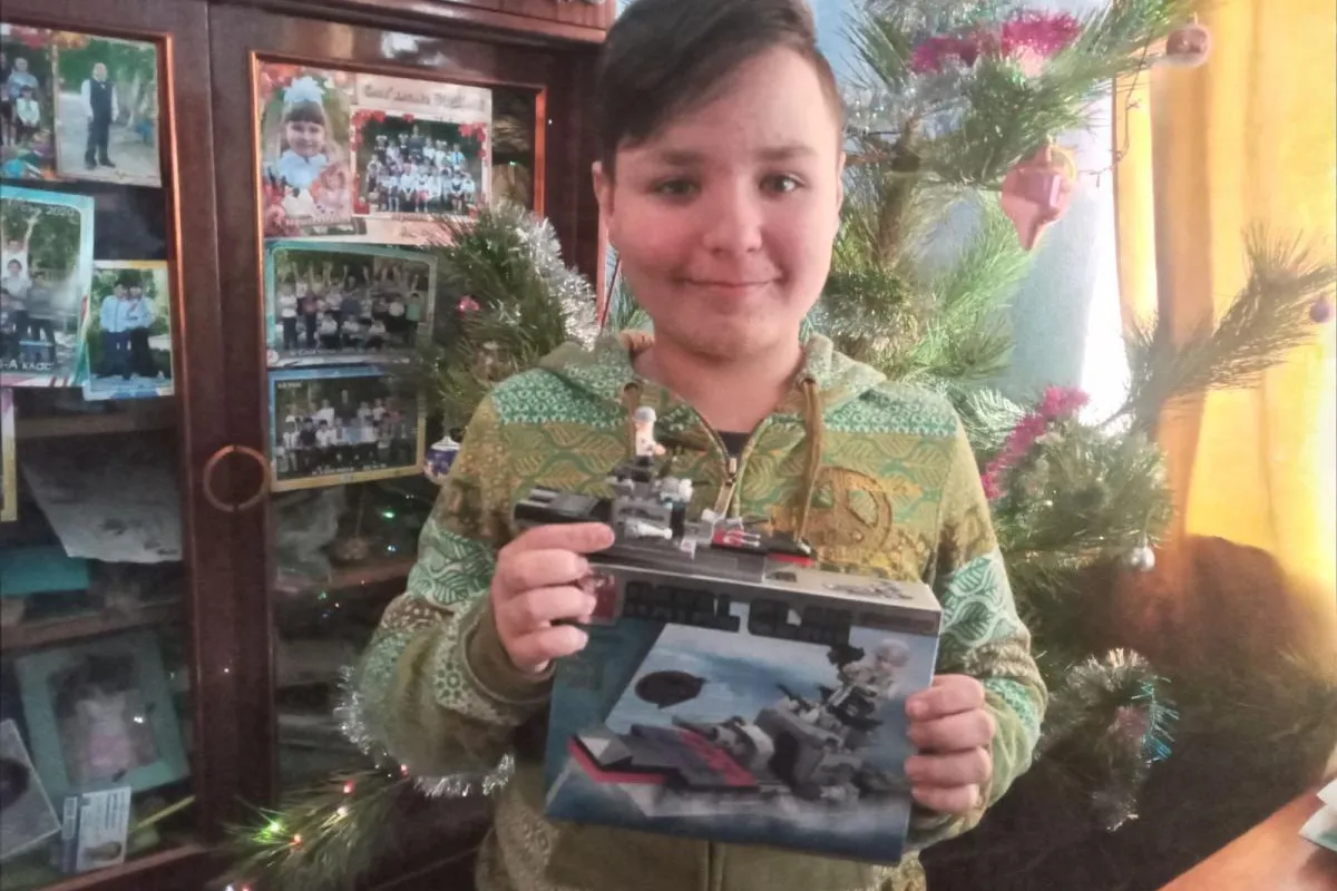 ПОМІЧНИКИ СВЯТОГО МИКОЛАЯ ПРИВІТАЛИ РОДИНИ