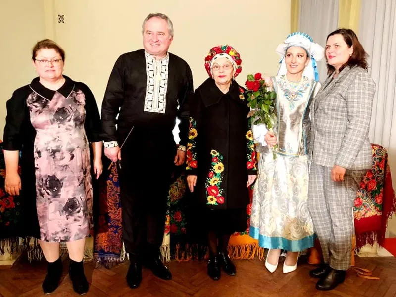 РІЗДВЯНІ КОЛЯДКИ ТА ПІСНІ РУСЛАНИ ЛОЦМАН