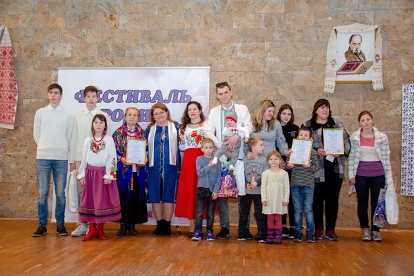 БАГАТОДІТНІ РОДИНИ ШАНУЮТЬ ТАРАСА ШЕВЧЕНКА