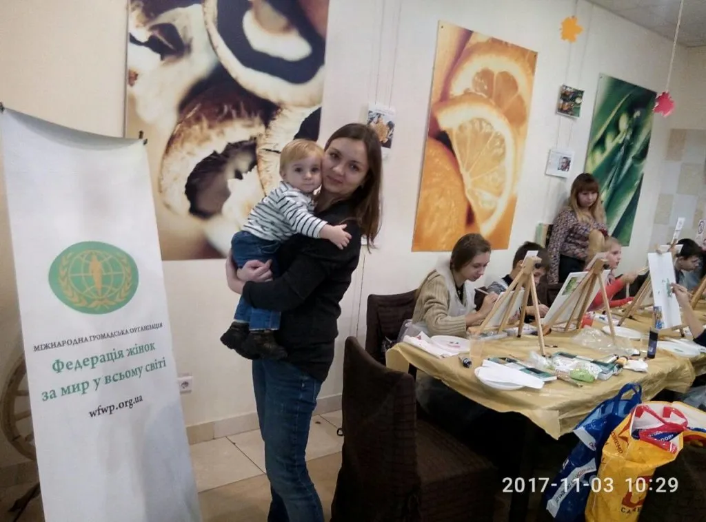 МАЙСТЕР-КЛАС ПО МАЛЮВАННЮ АКРИЛОМ В ПІЦЕРІЇ “ВЕЗУВІО”