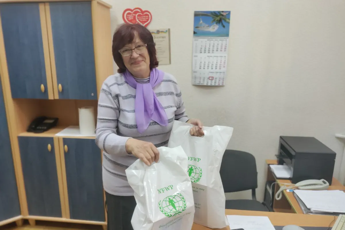 НЕ МОЖУТЬ ПОКИНУТИ КРАЇНУ